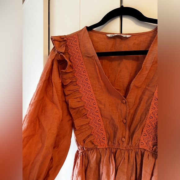 Hibiscus dress with ruffle and embroidery design - Picture 4 of 4